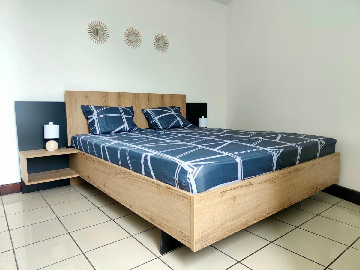 Appartement T2 - Sainte-Marie - 10 Min De L'Aeroport エクステリア 写真